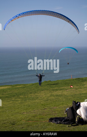 Parapente deltaplane Parapente Torrey Pines hors port près de San Diego en Californie Banque D'Images