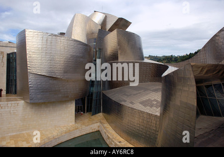 Vue caractéristique du Musée Guggenheim Bilbao Bilbo Pays basque Pays Basque Espagne España Iberia Europe Banque D'Images