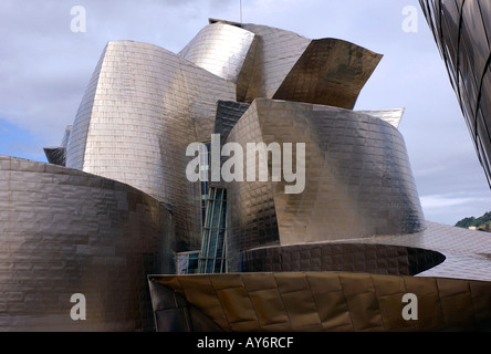 Vue caractéristique du Musée Guggenheim Bilbao Bilbo Pays basque Pays Basque Espagne España Iberia Europe Banque D'Images