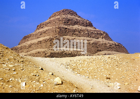 La pyramide à degrés de Djoser Sakkara Saqqarah Saqqarah Zoser Cairo République Arabe d'Egypte Afrique du Nord Moyen-orient égyptien Banque D'Images