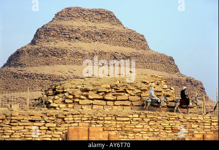 La pyramide à degrés de Djoser Sakkara Saqqarah Saqqarah Zoser Cairo République Arabe d'Egypte Afrique du Nord Moyen-orient égyptien Banque D'Images