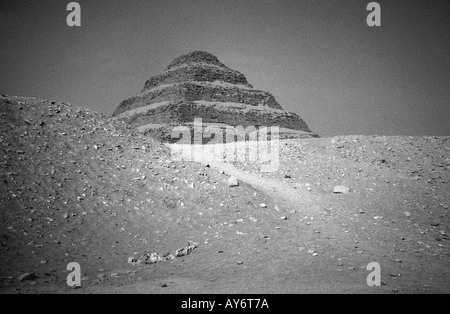 La pyramide à degrés de Djoser Sakkara Saqqarah Saqqarah Zoser Cairo République Arabe d'Egypte Afrique du Nord Moyen-orient égyptien Banque D'Images