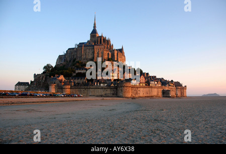 Vue sur le Mont Saint Michel Merveille de l'Ouest normandie manche La Manche North Western France Europe Banque D'Images