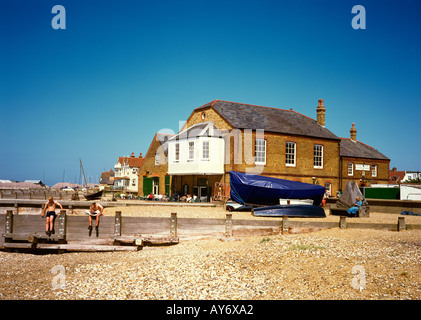 Whitstable Kent beach et Oyster Restaurant Banque D'Images