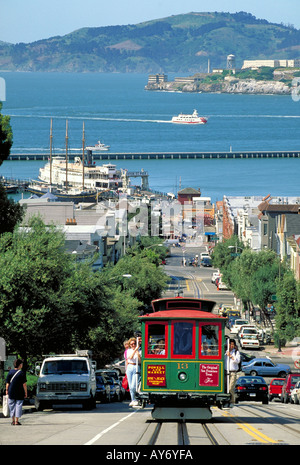 Elk253-3880 Californie San Francisco,Hyde Street avec cable car, derrière l'île d'Alcatraz Banque D'Images