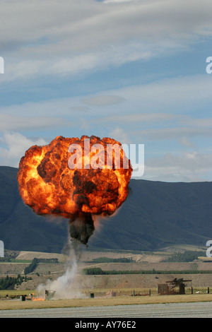 Explosions contrôlées à l'Airshow Banque D'Images