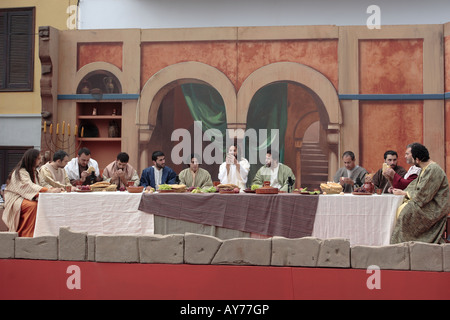 Acteurs jouant Jésus et ses disciples 12 11 maintenant que Judas a quitté promulguer la Dernière Cène dans la Passion Play, Calle Grande, Adeje, Tenerife Banque D'Images