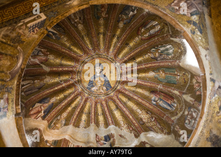 Vierge à l'enfant exécutée en mosaïques d'or le saint pair sont entourés de saints dans la région de l'Amérique du dôme de narthex intérieur Banque D'Images