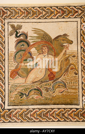 Mosaïque de nymphe couchée sur hippocampe, Musée archéologique, El Jem, Tunisie Banque D'Images