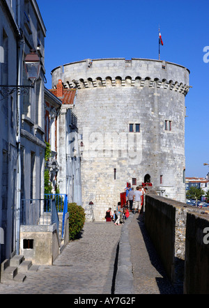 Vue de la tour de la chaîne caractéristique Vieux Port La Rochelle Golfe de Gascogne Aquitaine Sud Ouest France Europe Banque D'Images