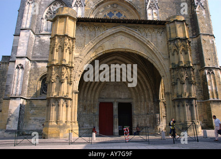 Vue caractéristique de Cathédrale Ste Marie Bayonne Aquitaine Sud Ouest France Europe Banque D'Images