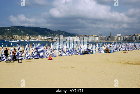 Vue panoramique sur Playa de la Concha la Bahia de la Concha Donostia San Sebastian Pays Basque Espagne España Europe Banque D'Images