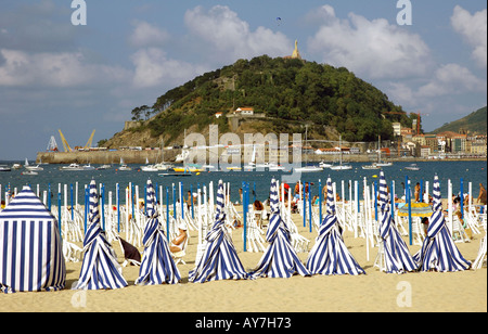 Vue caractéristique de Playa de la Concha Bahia de la Concha Donostia San Sebastian Pays Basque Espagne España Europe Banque D'Images