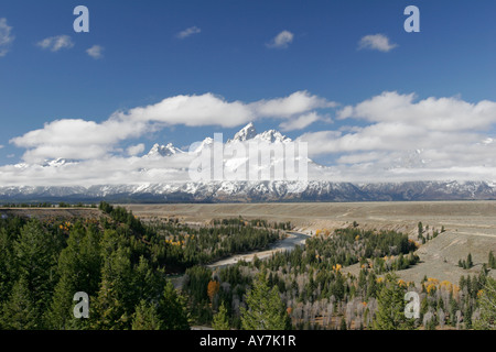 La Snake River et les montagnes de Grand Teton, vue de la rivière Snake, donnent sur le Grand Teton National Park, Wyoming, USA Banque D'Images