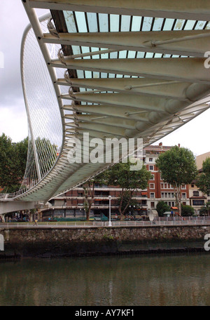 Vue du pont caractéristique Ayuntamiento de Bilbao Bilbo Pais Vasco Péninsule Ibérique Pays Basque Espagne España Iberia Europe Banque D'Images