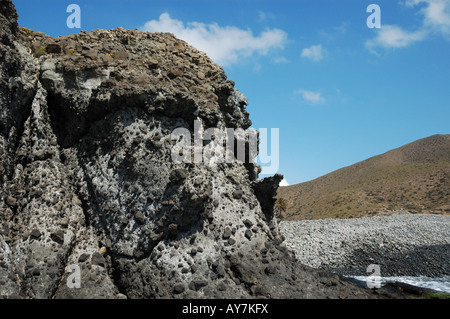 Coulée de débris et de cendres volcaniques-sur la côte de la mer Méditerranée. Almeria, Espagne. Banque D'Images