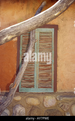 Couches de couleurs du sud-ouest américain, l'ancienne partie de la ville conserve son patrimoine traditionnel, à Mora, Nouveau Mexique. Banque D'Images