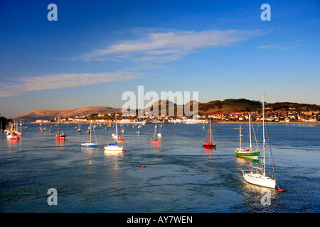 Les bateaux de plaisance sur la rivière Conwy Afon Conwy Gwynedd au nord du Pays de Galles La Grande-Bretagne UK Banque D'Images