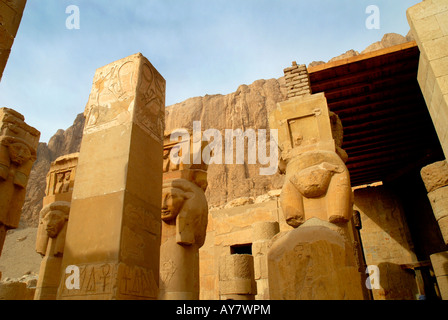 Le temple de la déesse Hathor dans le temple funéraire de la reine Hatshepsout en Egypte Banque D'Images