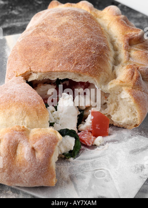 Épinards et ricotta italienne végétarienne calzone editorial food Banque D'Images