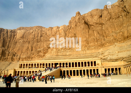 Le temple funéraire de la reine Hatshepsout en Egypte Banque D'Images