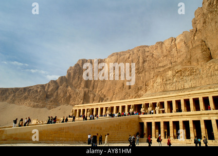 Le temple funéraire de la reine Hatshepsout en Egypte Banque D'Images