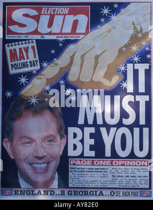 Journal Sun. Nouvelles de la page d'accueil, « ça doit être vous ». 1er mai 1997 titre du journal pour l'élection de Tony Blair. New Labour. ANNÉES 1970 ROYAUME-UNI HOMER SYKES Banque D'Images