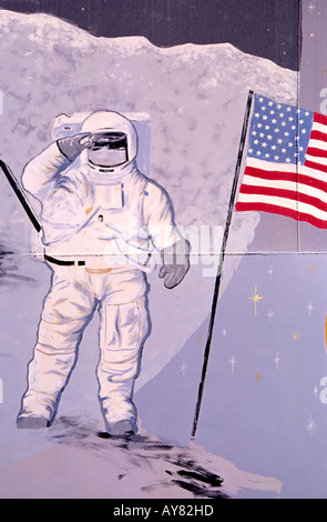 Un astronaute américain à marcher sur la lune, représenté à l'Espace Musée de peintures murales Inc. Orgue, près de Las Cruces, Nouveau Mexique. Banque D'Images