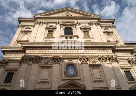 Extérieur de l'église baroque du XVIIe siècle San Carlo ai Catinari, Piazza Benedetto Cairoli, Rome, Italie Banque D'Images