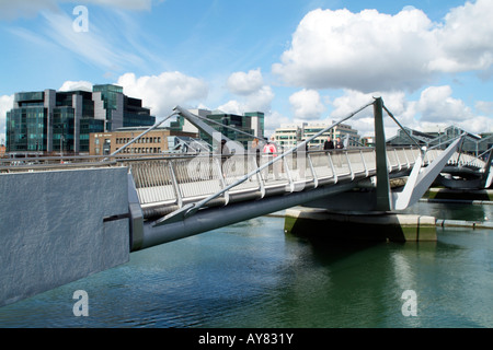 Pont piétonnier Sean O Casey Liffey Dublin Ireland Banque D'Images