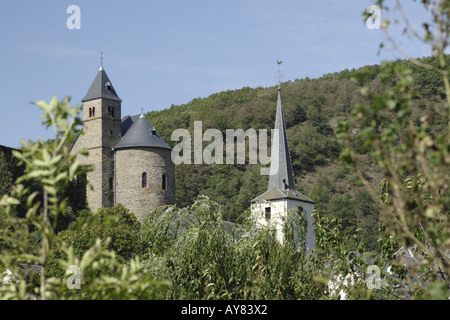 Tours et le château de spire à Esch-sur-Sûre, Grand-duché de Luxembourg Banque D'Images