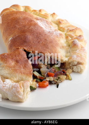 Calzone aux légumes italienne nourriture végétarienne editorial Banque D'Images