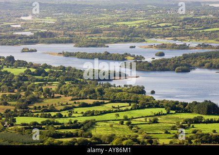 Ouest sur le Lower Lough Erne de falaises de Magho du comté de Fermanagh, près de Beleek Ballyshannon Enniskillen en Irlande du Nord Banque D'Images