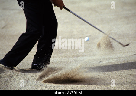 Détail de golfeur soufflant de fosse de sable Banque D'Images