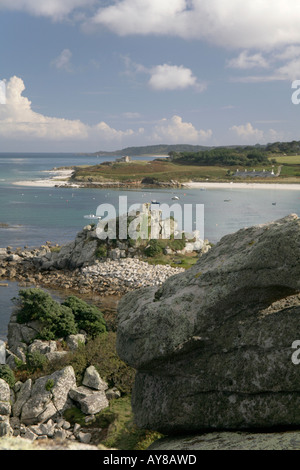 Grimsby anciennes îles Scilly Tresco Scillies Cornwall De l'île de sable blanc de la côte de plage Point du marchand rock robuste Banque D'Images