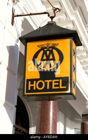 Old style AA signe sur hotel en Angleterre Banque D'Images