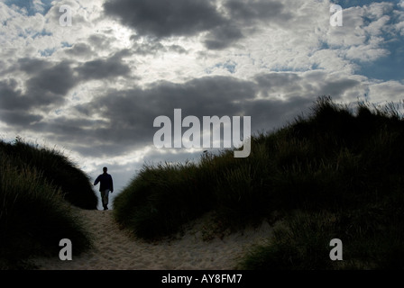 Dunes de sable contre moody sky UK Norfolk Banque D'Images