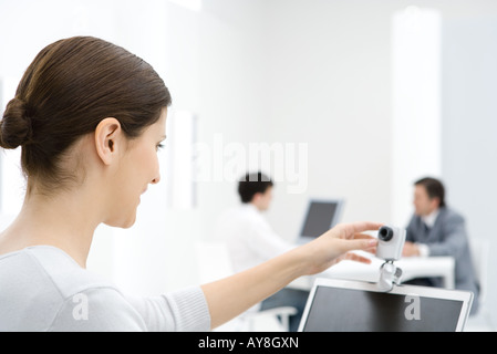 Businesswoman using webcam in office Banque D'Images