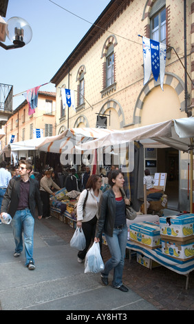 Jour de marché Alba Piemonte Italie Banque D'Images