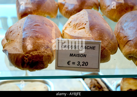 Cale brioche boulangerie française avec des détails sur les prix en euro france Banque D'Images