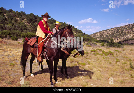 Riders de lui rendre un dernier hommage à James W Bell, tué par Billy the Kid, dans la région de White Oaks, Nouveau Mexique. Banque D'Images