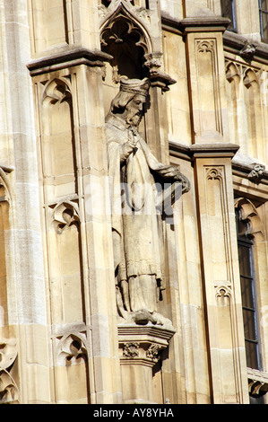Palais de Westminster, près de statue de pierre, London, UK Banque D'Images