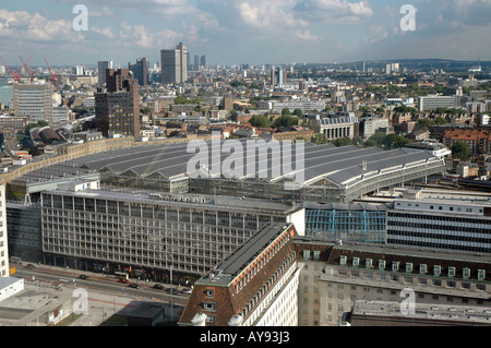 La gare de Waterloo et Waterloo International vu de roue London Eye, London, UK Banque D'Images
