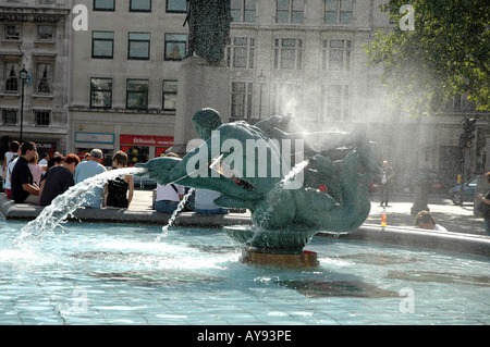 Fontaine à Trafalgar Square à Londres Banque D'Images