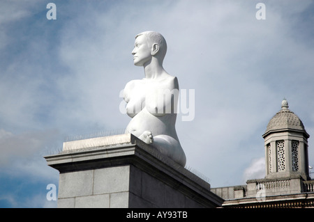 Alison hdb statue enceinte de Marc Quinn, Trafalgar Square à Londres, Royaume-Uni Banque D'Images