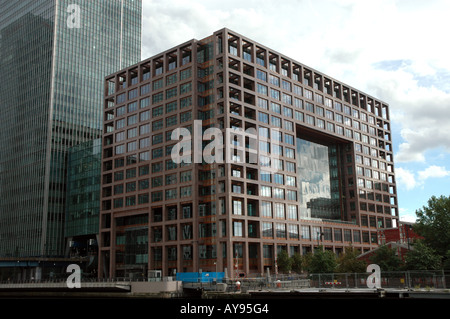 Immeuble de bureaux de la Banque Morgan Stanley (avant) et Lehman Brothers Building, Canary Wharf à Londres Banque D'Images