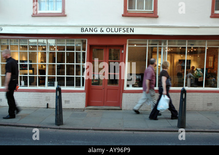 Boutique Bang & Olufsen au Magdalene Street à Cambridge UK Banque D'Images