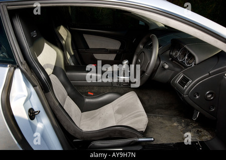 ASTON MARTIN DBS 2008 ARGENT Banque D'Images