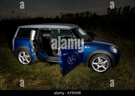 MINI COOPER S CLUBMAN DRAK BLUE Banque D'Images