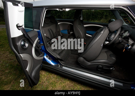 MINI COOPER S CLUBMAN DRAK BLUE Banque D'Images